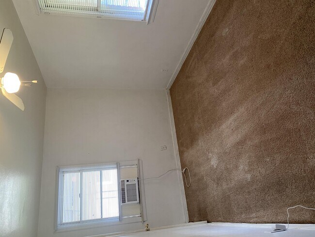 Building Photo - 954 Huron St