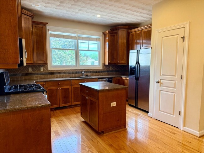Building Photo - Gorgeous 3 story, 3 bed home in Ocean Park!