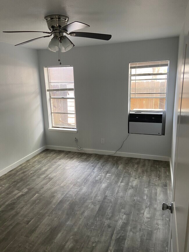 Building Photo - 10654 Heizer Dr