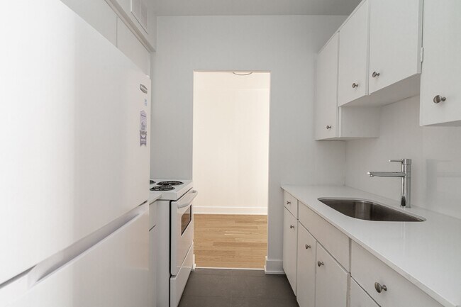 Photo du bâtiment - 111 Lawton Boulevard