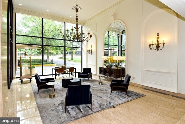 Building Photo - 1300 Army Navy Dr