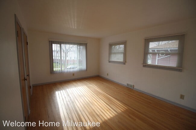 Building Photo - 3964-3966 S 52nd St