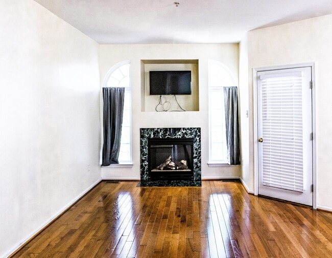 Foto del edificio - 6044 Blue Point Ct