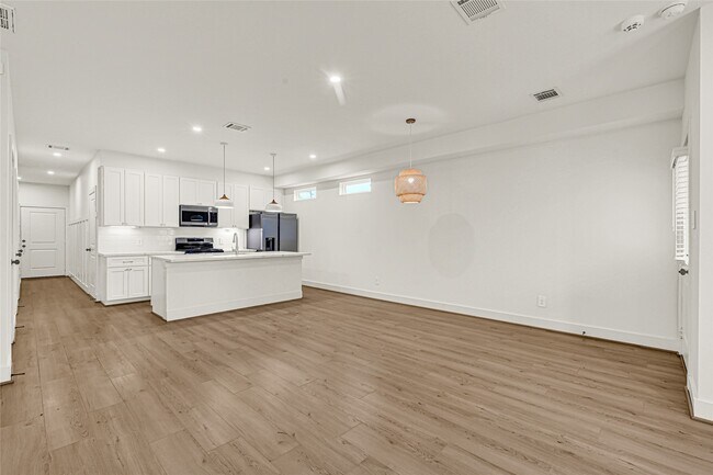 Foto del edificio - 1405 E 33rd St