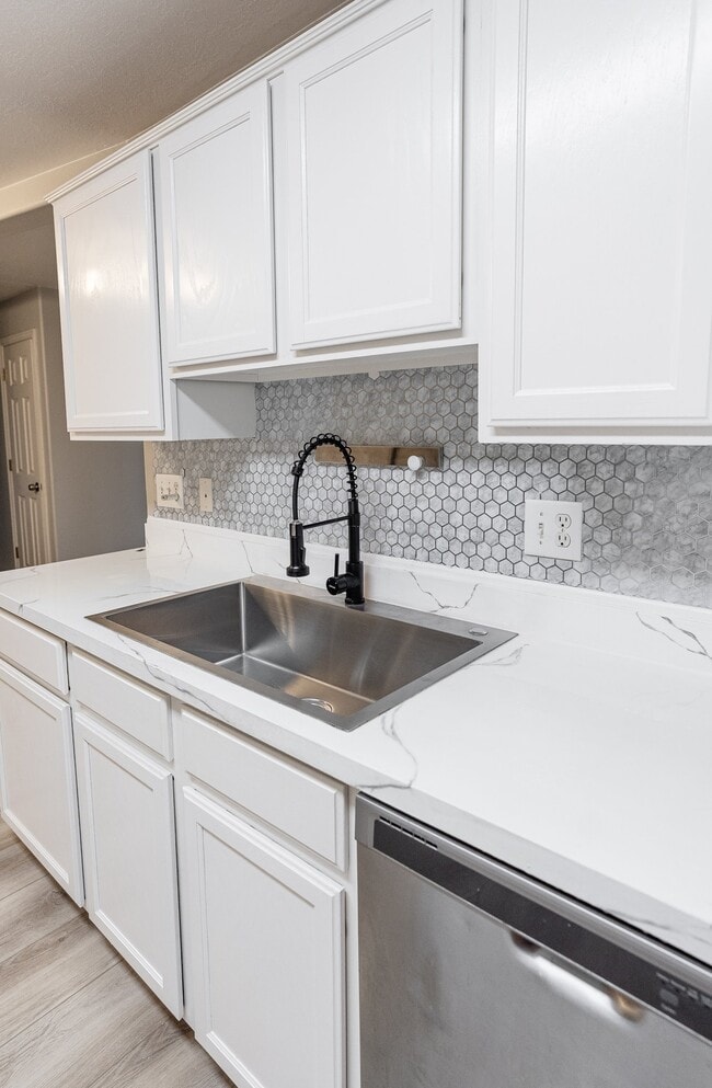 Foto del edificio - 8084 N Ridge Loop E