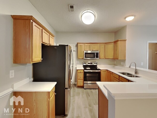 Building Photo - 6053 Shining Oak Ln