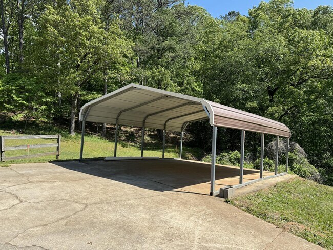 Photo - 746 Bishop Dr House