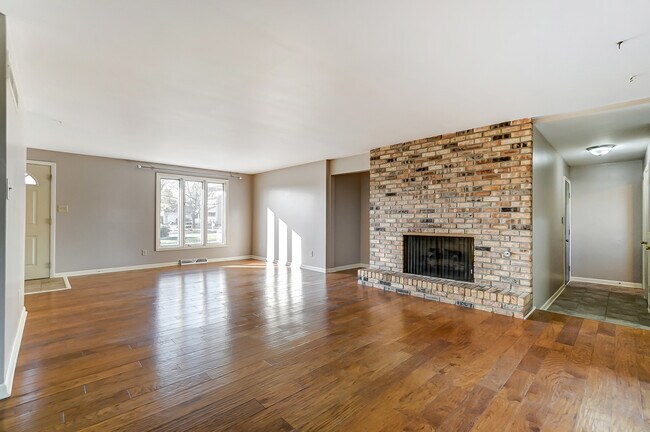 Foto del edificio - 4127 Turf Ln