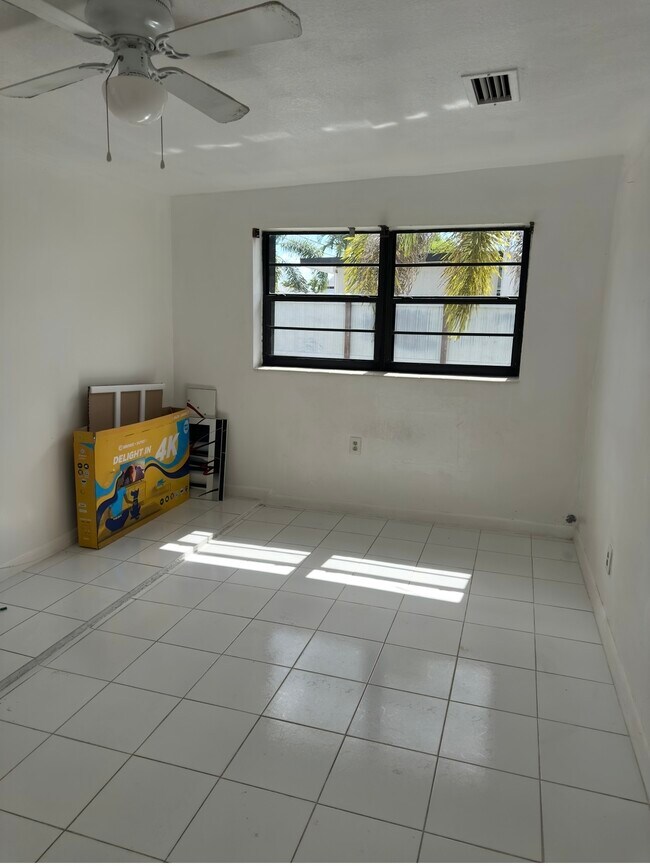 Building Photo - 11935 SW 185th Ter