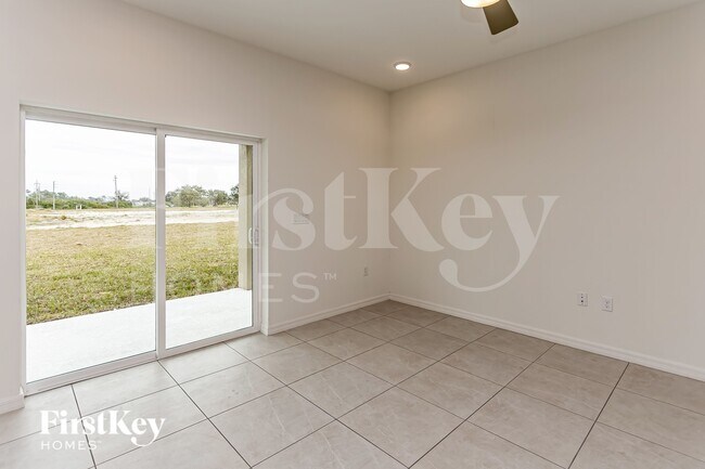 Foto del edificio - 348 Corbel Ln