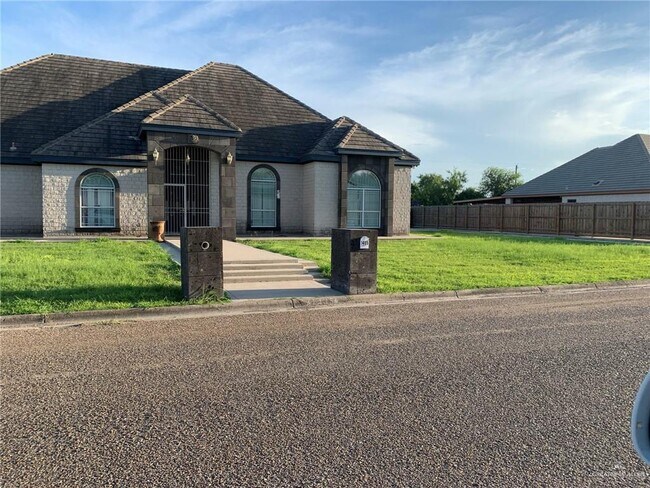 Building Photo - 1405 Samantha Dr