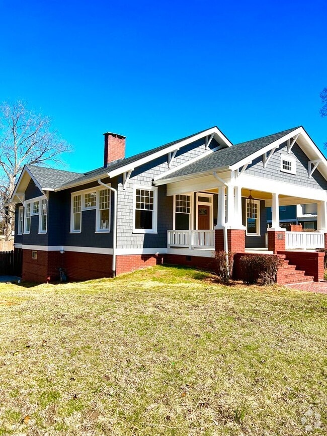 Building Photo - 425 4th Ave W