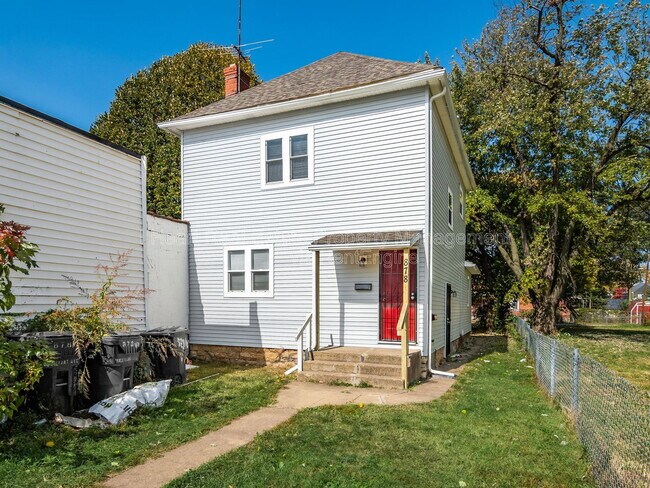 Foto del edificio - 878 1/2 Sullivant Avenue