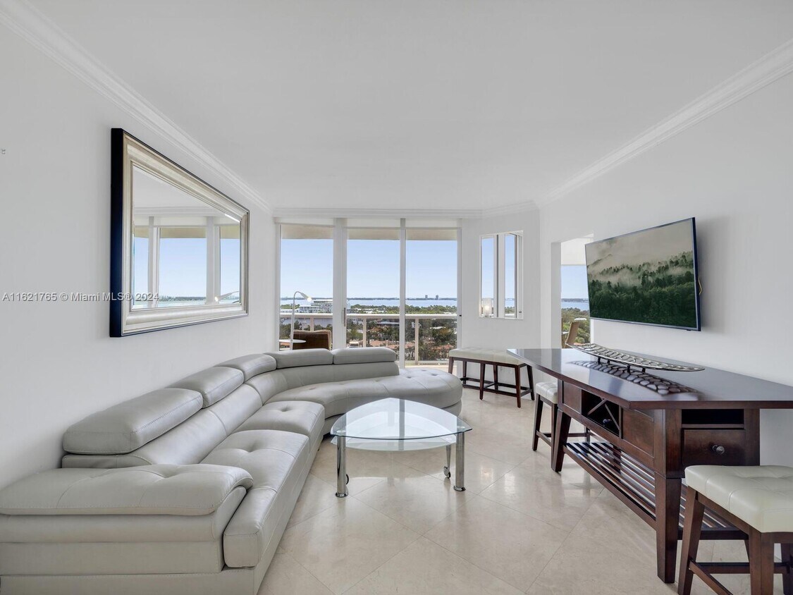 Foto principal - 4779 Collins Ave