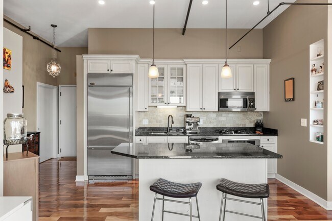 Foto del edificio - 833 W 15th Pl