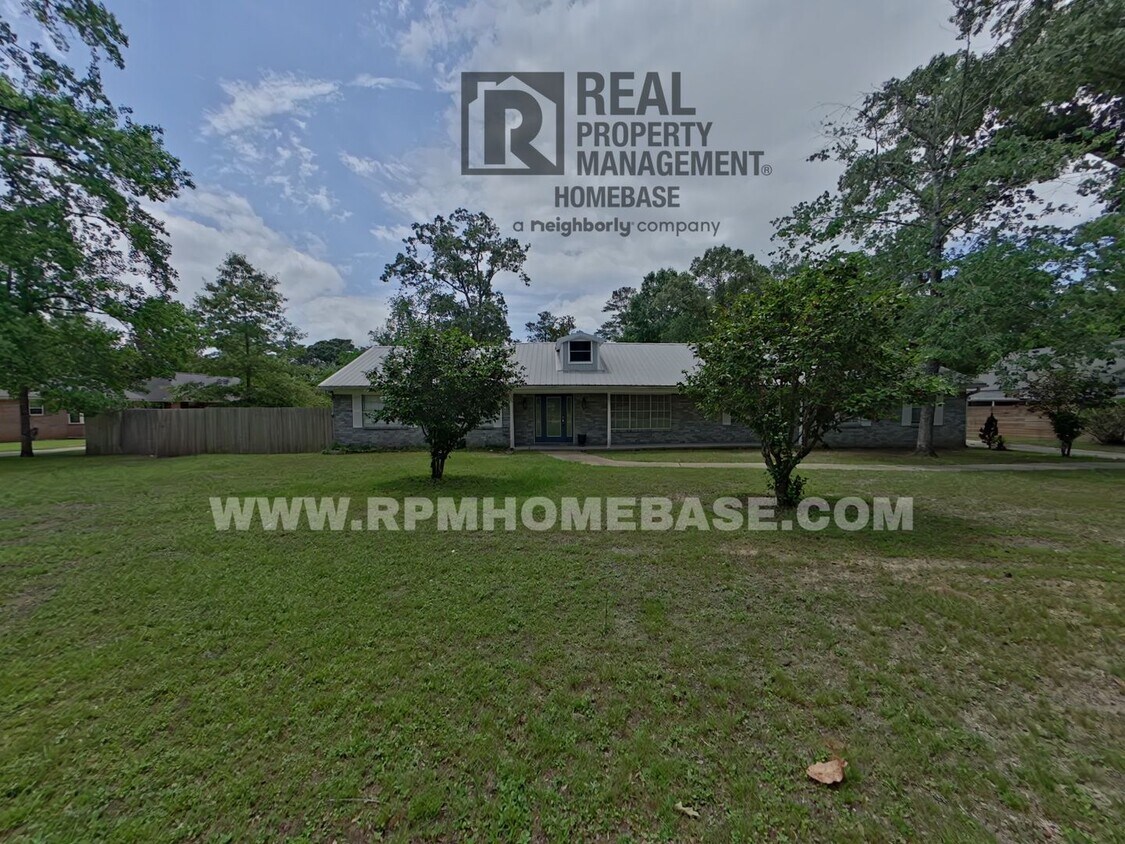 Primary Photo - Spacious 4-Bedroom Home with Solar Panels ...