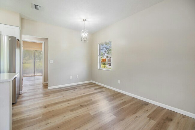 Foto del edificio - 6746 Carnelian Ave