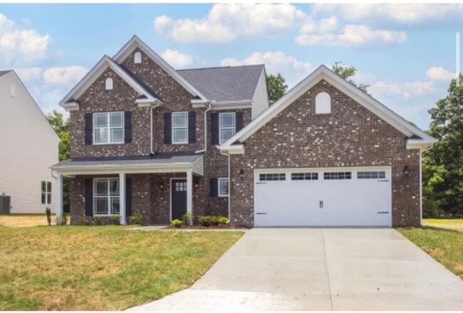 Building Photo - 5021 Salient Dr