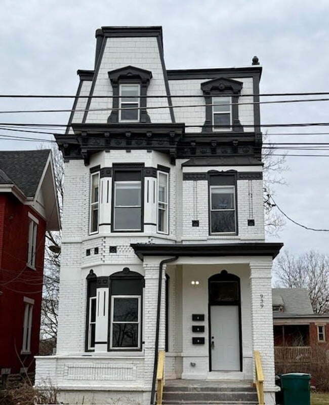 Building Photo - 939 Chateau Ave