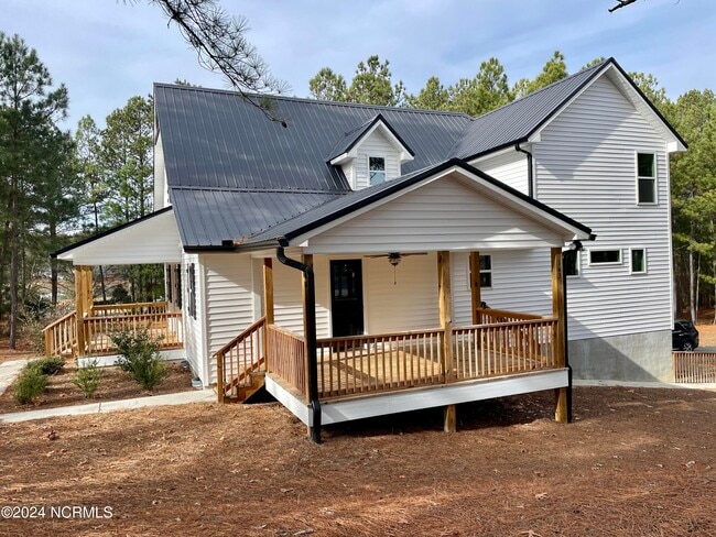 Building Photo - 142 Edgewater Dr