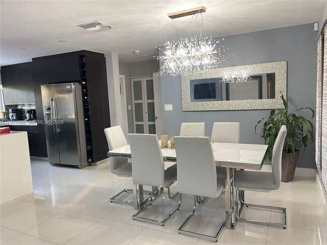 Foto del edificio - 6901 NW 82nd Ct