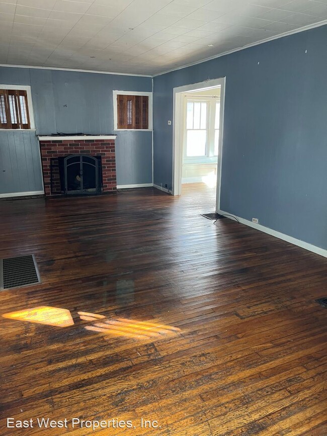 Building Photo - 3 br, 1 bath House - 2 Mann St.