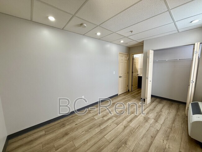 Building Photo - 622 17th St