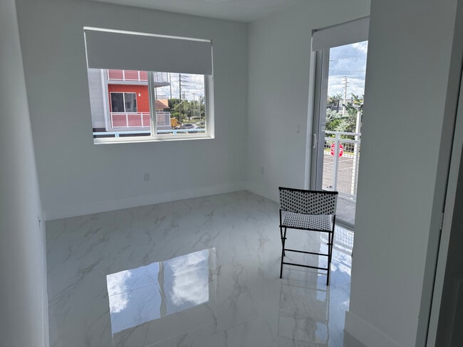 Foto del edificio - 1453 W 29th St