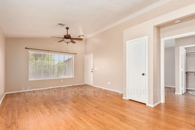 Building Photo - 1120 N Val Vista Dr