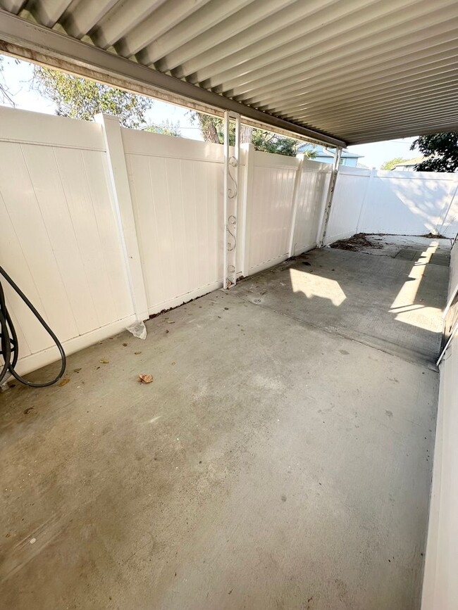 Building Photo - For Rent – 4302 W Kennewick Ave #1