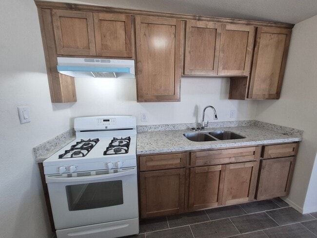 Building Photo - 3 Bedroom 1 Bath House