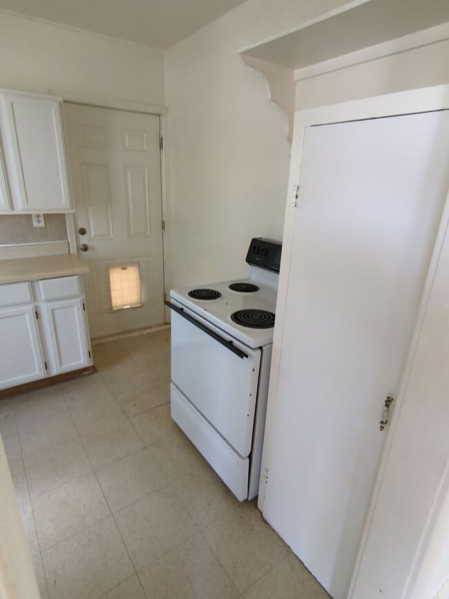 Building Photo - 1 Bed - 1 Bath