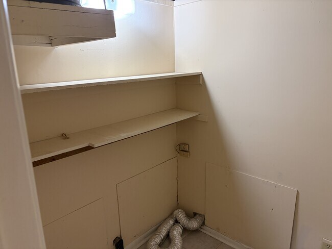Building Photo - 1422 Humes Ave NE