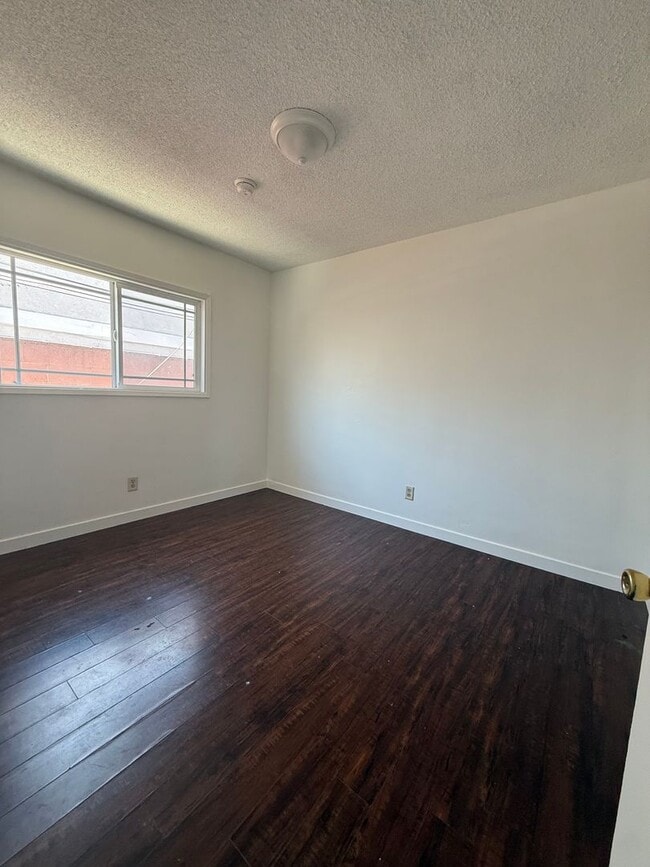 Building Photo - 1534 W 205th St