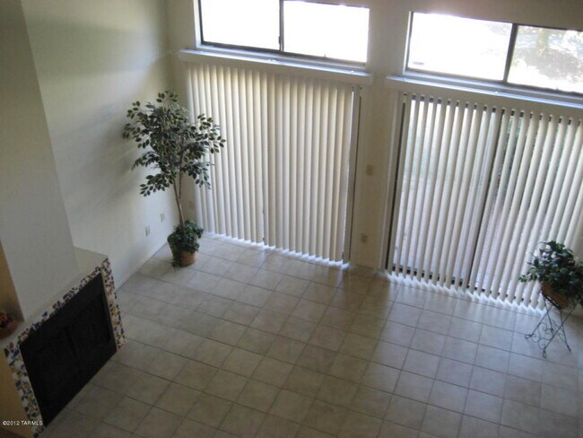 Building Photo - 3117 E Oasis De Palmeras