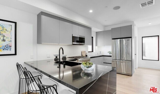 Foto del edificio - 5630 Murray Ln