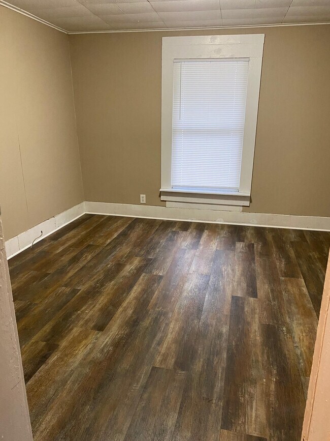 Building Photo - 2833 S 12th St