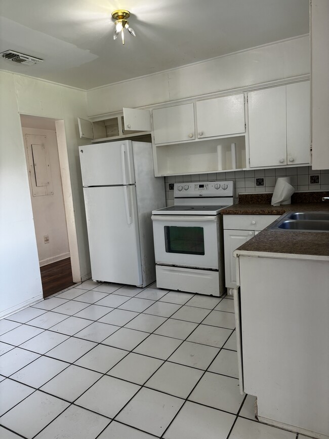 Building Photo - 5720 Cedar Park Ln
