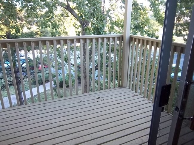 Foto del edificio - Wonderful 1 BR/1 BA third level condo in secured building.