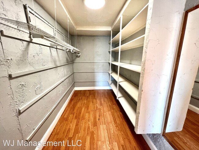 Foto del edificio - 1100 Governors Dr