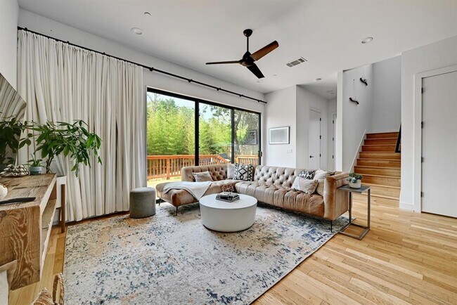 Building Photo - 1922 E M. Franklin Ave