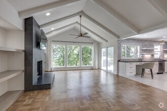 Building Photo - 1243 Saxon Dr