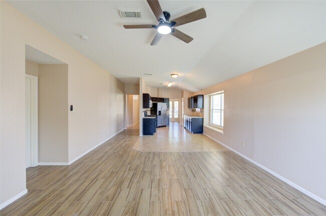 Foto del edificio - 5349 Pinewood Terrace