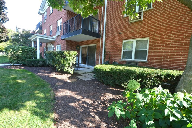 Building Photo - 801 E Miner St