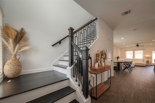Building Photo - 14882 Cypress Holw Dr