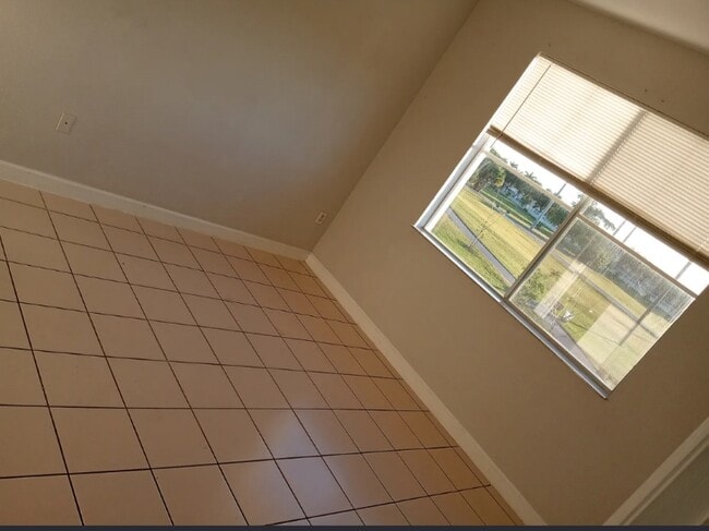 Foto del edificio - 17720 NW 67th Ave