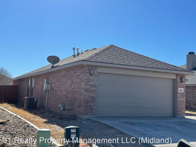 Building Photo - 3 br, 2 bath House - 806 E 95th Street