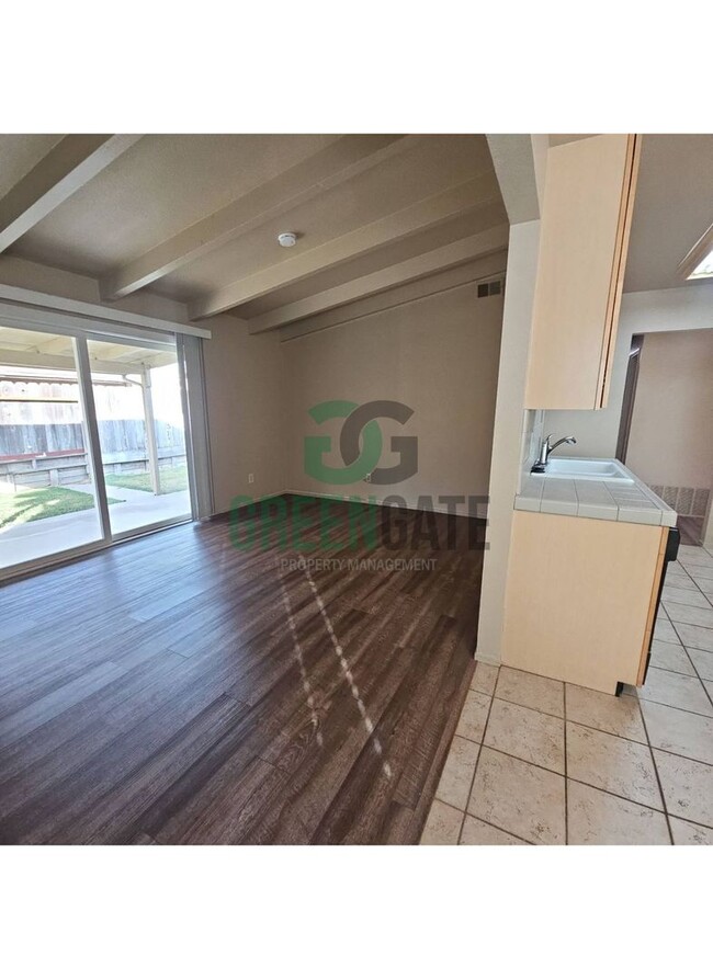 Foto del edificio - 3 Bedroom 2 Bath Modesto home available!!