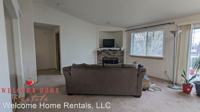 Building Photo - 5 br, 2.5 bath House - 1707 198th St. Ct. E