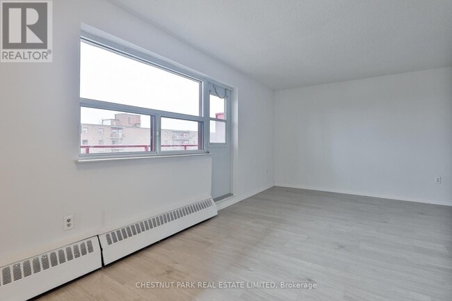 Building Photo - 888 Glen St